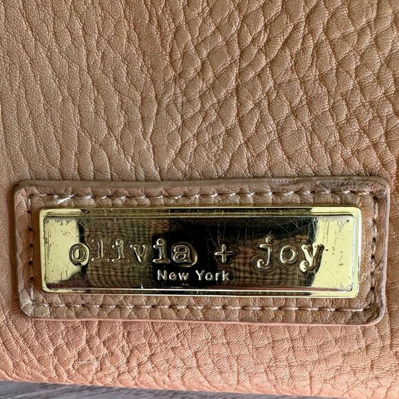 Olivia + Joy New York Large Zip Around Wallet Champagne Pebbled Faux Leather - Picture 2 of 12